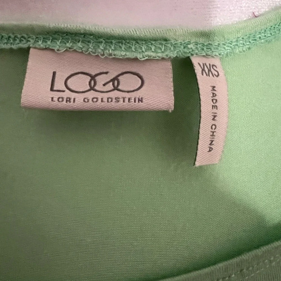 Logo by Lori Goldstein 2 top bundle - Picture 5 of 7